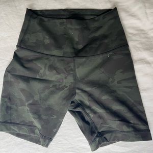 Lululemon wundertrain 4” camo shorts